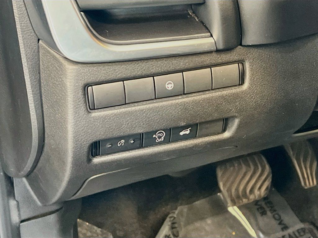 Used 2025 Nissan Rogue SV FWD image 10
