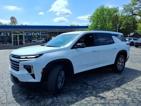Used 2025 Chevrolet Traverse LT AWD/4WD image 13
