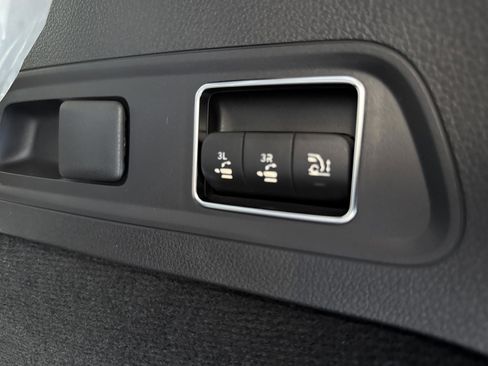 New 2026 Mercedes-Benz GLS 450 GLS 450 image 11