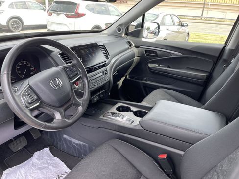 Used 2025 Honda Ridgeline Sport image 6