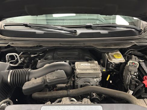 Used 2022 Jeep Wagoneer Series III w/ Premium Group I AWD/4WD image 36