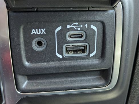 Used 2025 Jeep Wrangler Unlimited Sahara w/ Safety Group AWD/4WD image 24