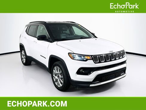 Used 2025 Jeep Compass Limited image 1