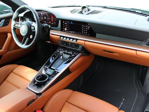 New 2026 Porsche 911 Carrera 4S image 24