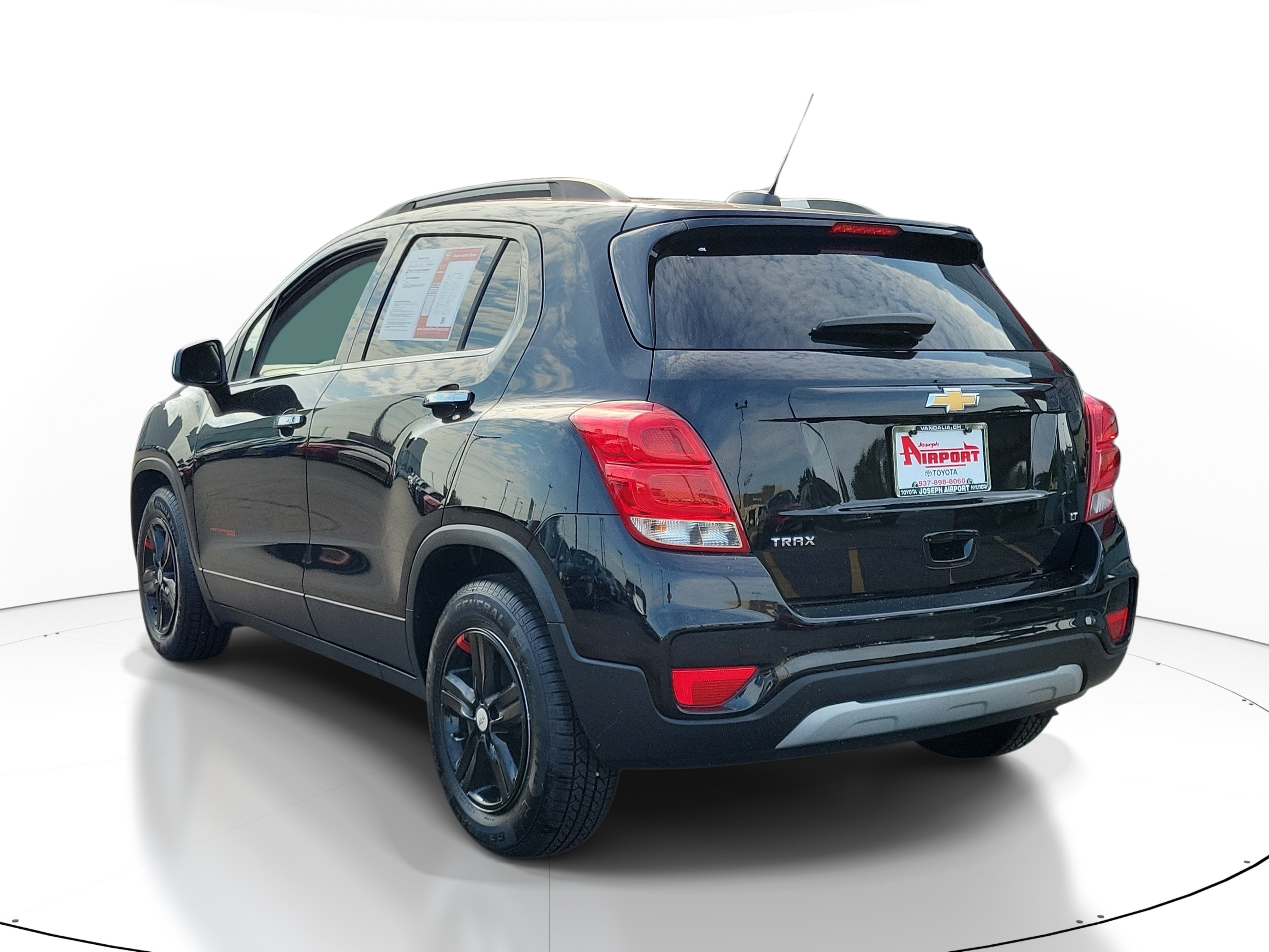 Used 2020 Chevrolet Trax LT w/ LT Convenience Package FWD image 3