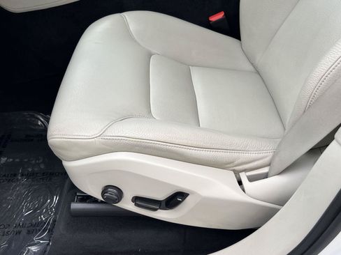 Used 2018 Volvo XC90 T5 Momentum w/ Convenience Package AWD/4WD image 30