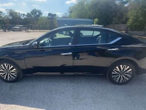 Used 2025 Nissan Altima 2.5 SV image 5