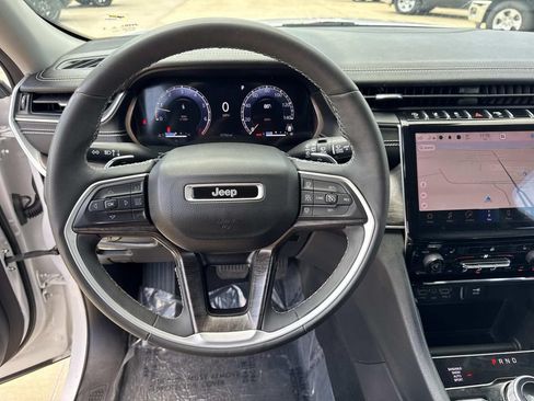 Used 2023 Jeep Grand Cherokee Limited AWD/4WD image 24