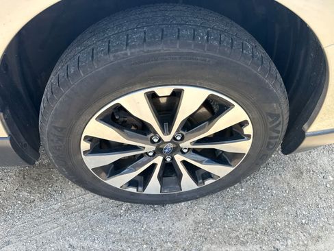 Used 2017 Subaru Outback 2.5i Limited AWD/4WD image 5