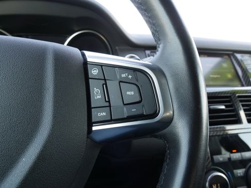 Used 2019 Land Rover Discovery Sport SE image 24