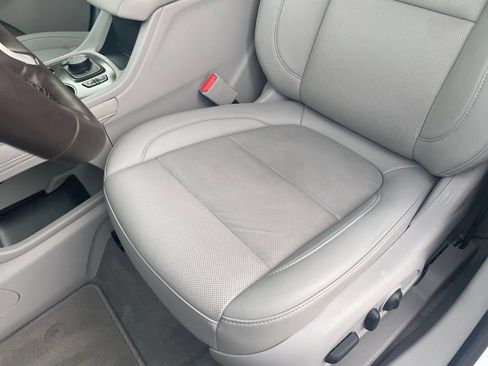 Used 2023 GMC Acadia SLT w/ Technology Package FWD image 23