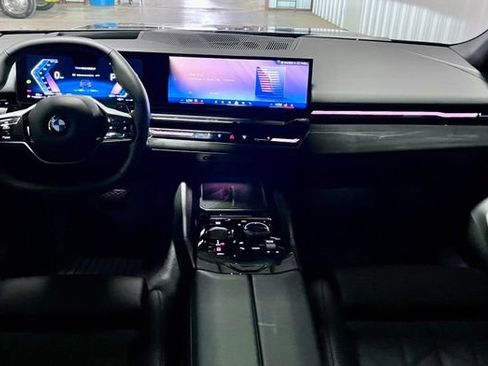 Used 2025 BMW 530i RWD image 24