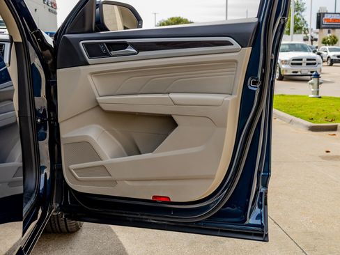 Used 2022 Volkswagen Atlas SE image 32