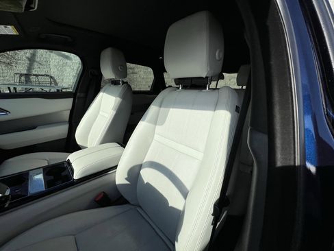 Certified 2022 Land Rover Range Rover Velar R-Dynamic S image 17