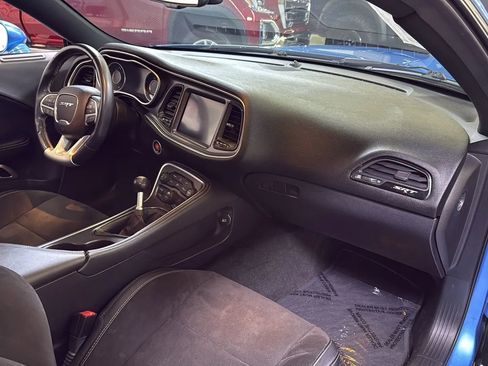 Used 2015 Dodge Challenger SRT w/ Technology Group image 20