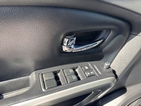 Used 2017 Nissan Titan SV AWD/4WD image 22