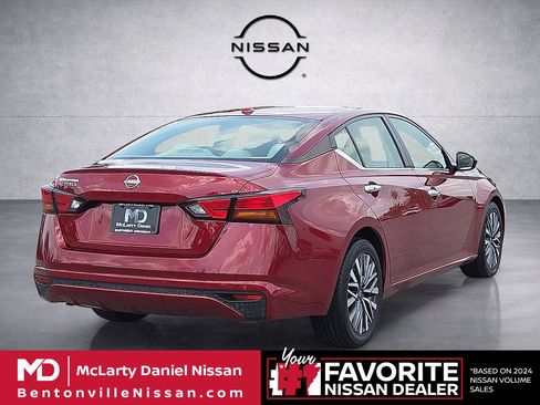Used 2025 Nissan Altima 2.5 SV FWD image 5