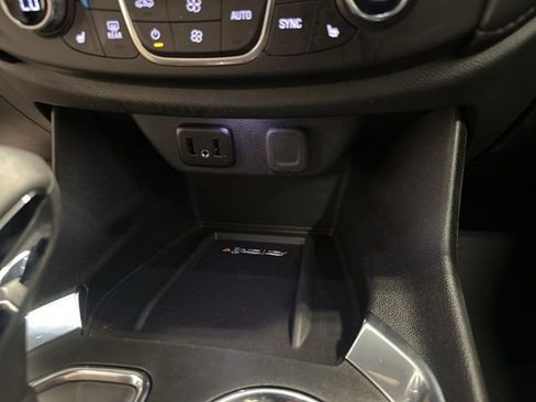 Used 2023 Chevrolet Traverse LT FWD image 29