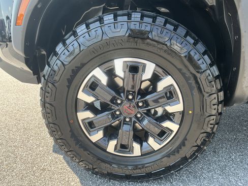 Used 2022 Nissan Frontier PRO-4X w/ Technology Package image 14