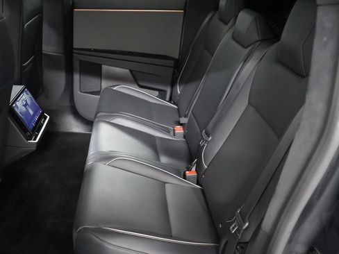 Used 2024 Tesla Cybertruck AWD Crew Cab image 20