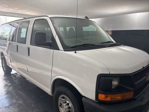 Used 2016 Chevrolet Express 2500 Extended image 7