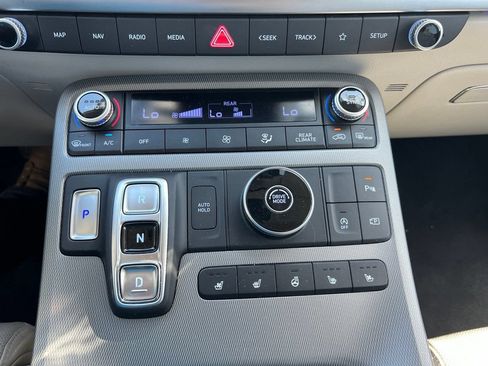 Used 2024 Hyundai Palisade Limited FWD image 19