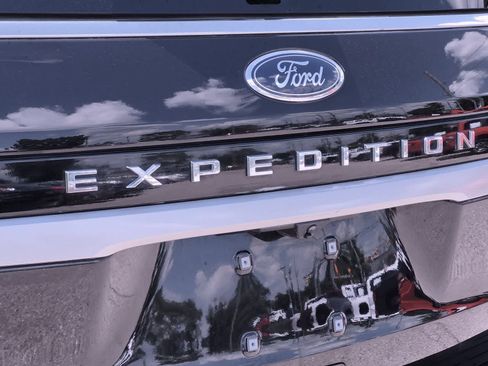 Used 2023 Ford Expedition Max XLT AWD/4WD image 13