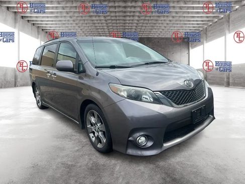 Used 2014 Toyota Sienna SE image 3
