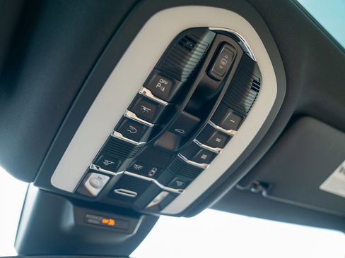 New 2026 Porsche Macan image 22