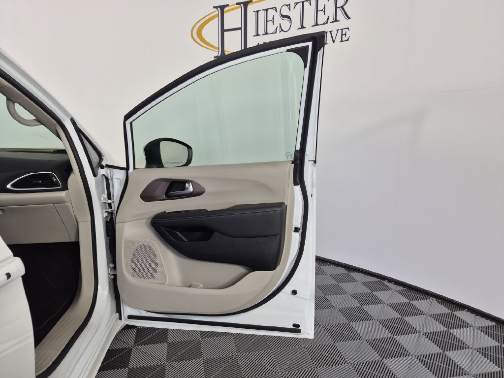 Used 2023 Chrysler Voyager LX FWD image 34