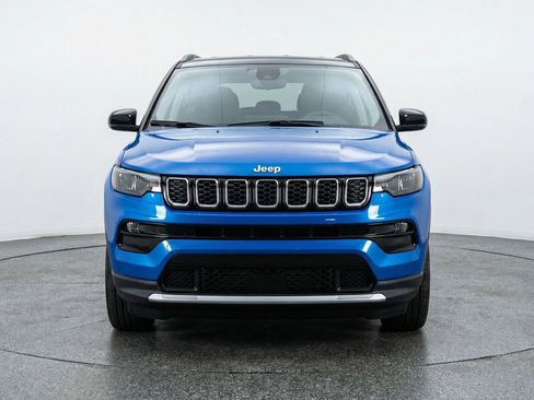 Used 2025 Jeep Compass Limited AWD/4WD image 2