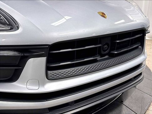 Used 2023 Porsche Macan AWD/4WD image 32