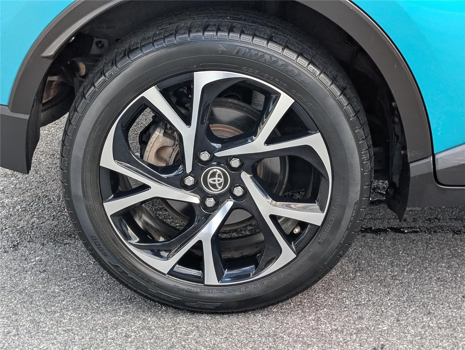 Used 2018 Toyota C-HR XLE FWD image 9