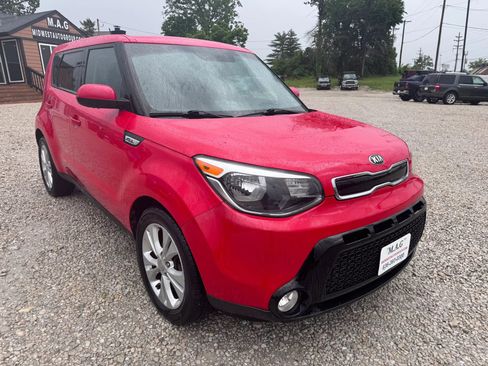 Used 2016 Kia Soul + FWD image 8