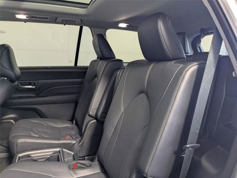 Used 2024 Toyota Grand Highlander Platinum image 29