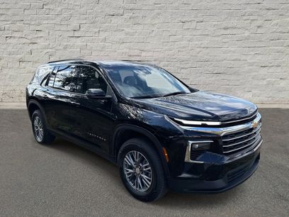 Used 2025 Chevrolet Traverse LT