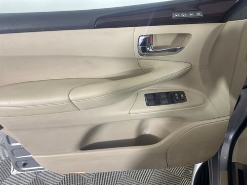 Used 2013 Lexus LX 570 4WD image 13