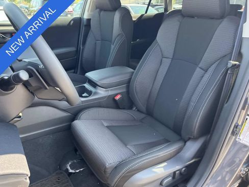 Used 2025 Subaru Outback Premium AWD/4WD image 23