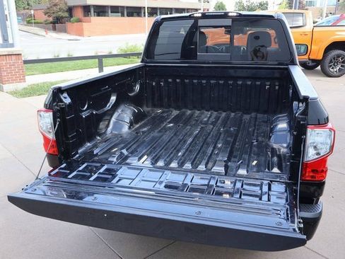 Used 2021 Nissan Titan SV w/ SV Convenience Package RWD image 15