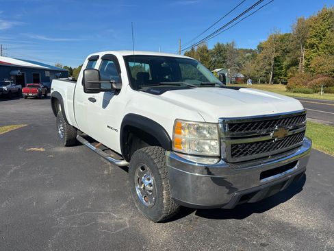 Used 2011 Chevrolet Silverado 2500 W/T w/ Snow Plow Prep Package image 5