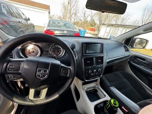 Used 2016 Dodge Grand Caravan SXT image 11