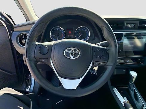 Used 2018 Toyota Corolla LE image 34