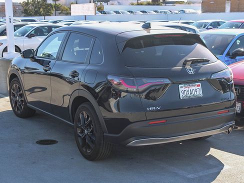 Used 2023 Honda HR-V Sport image 3