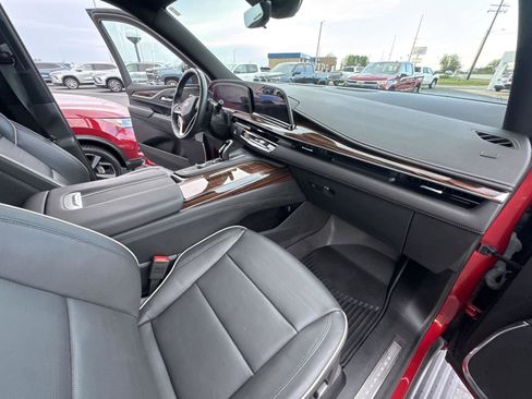 Used 2024 Cadillac Escalade Premium Luxury w/ Performance Package AWD/4WD image 17