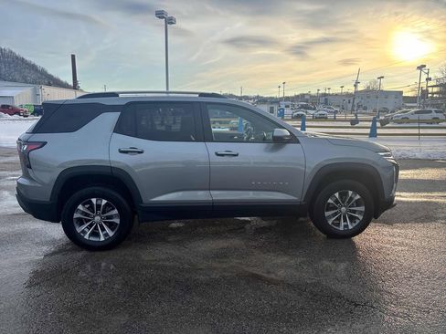 Used 2025 Chevrolet Equinox LT w/ Convenience Package II image 6