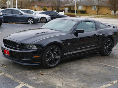 Used 2013 Ford Mustang GT Premium image 3