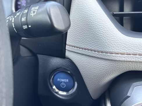 Used 2019 Toyota RAV4 XLE AWD/4WD image 32