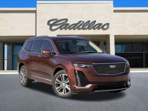 Certified 2022 Cadillac XT6 Premium Luxury image 2