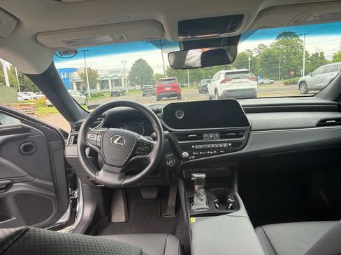 Used 2025 Lexus ES 350 w/ Premium Package FWD image 8