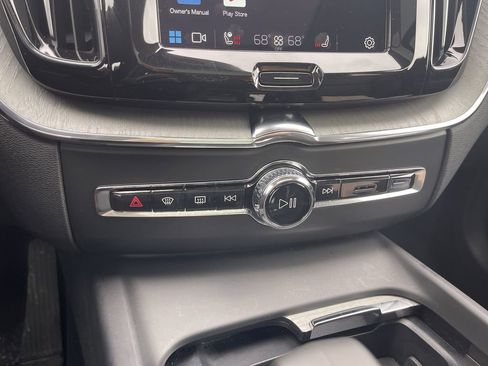 Used 2025 Volvo XC60 B5 Plus image 26